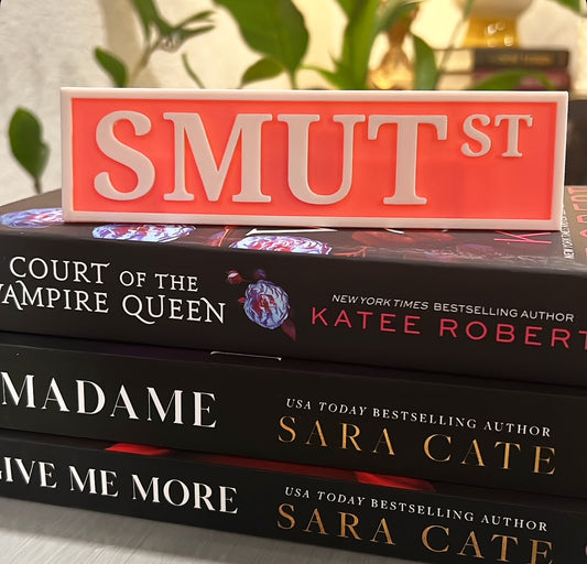 Smut St Bookshelf Sign